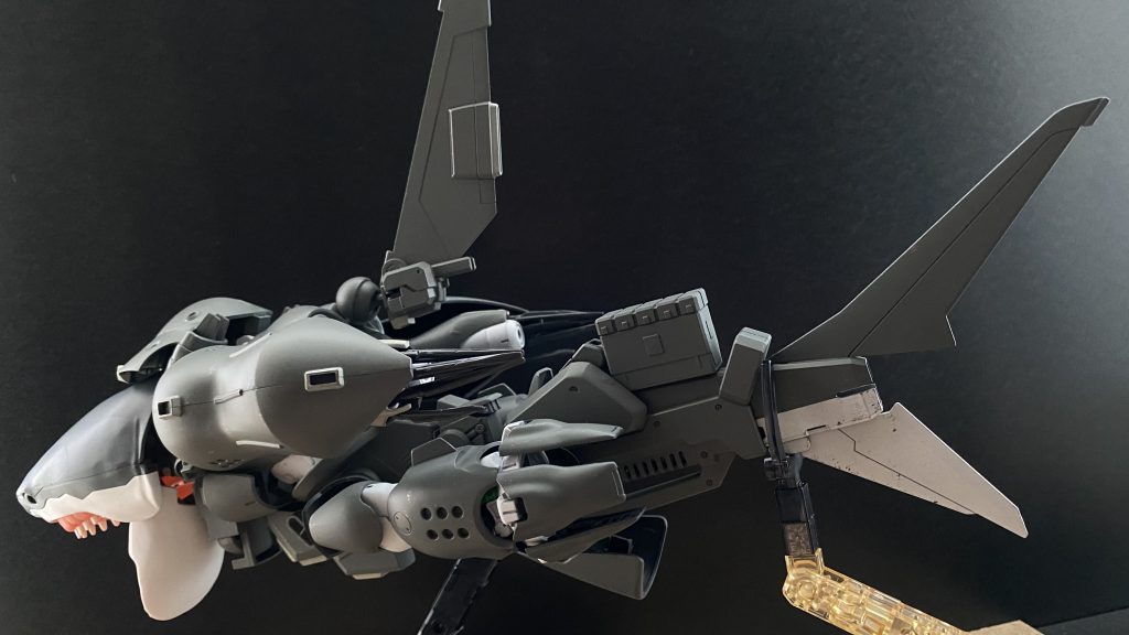 　テールユニットに、ミサイルポットを装備。基地や艦船の攻撃に使用される。