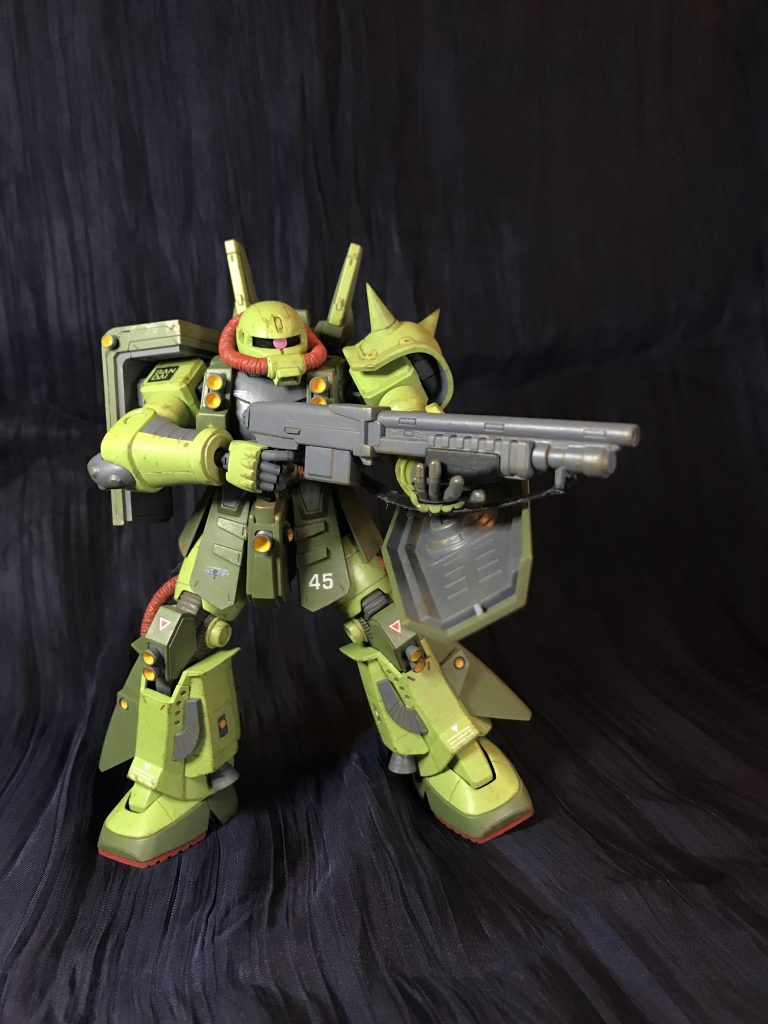 メカゴジラはデカい、硬い、速い、重い。その上高火力も備えており、普通に考えてMSでは倒せないように思えます。そこでこのMSの役目ですが、ゴジラorコングがダウンから回復するまでの時間稼ぎ。メカゴジラの手も足も尻尾も何もかもが当たれば致命傷なので、ひたすら避けながら近距離攻撃を加えます。