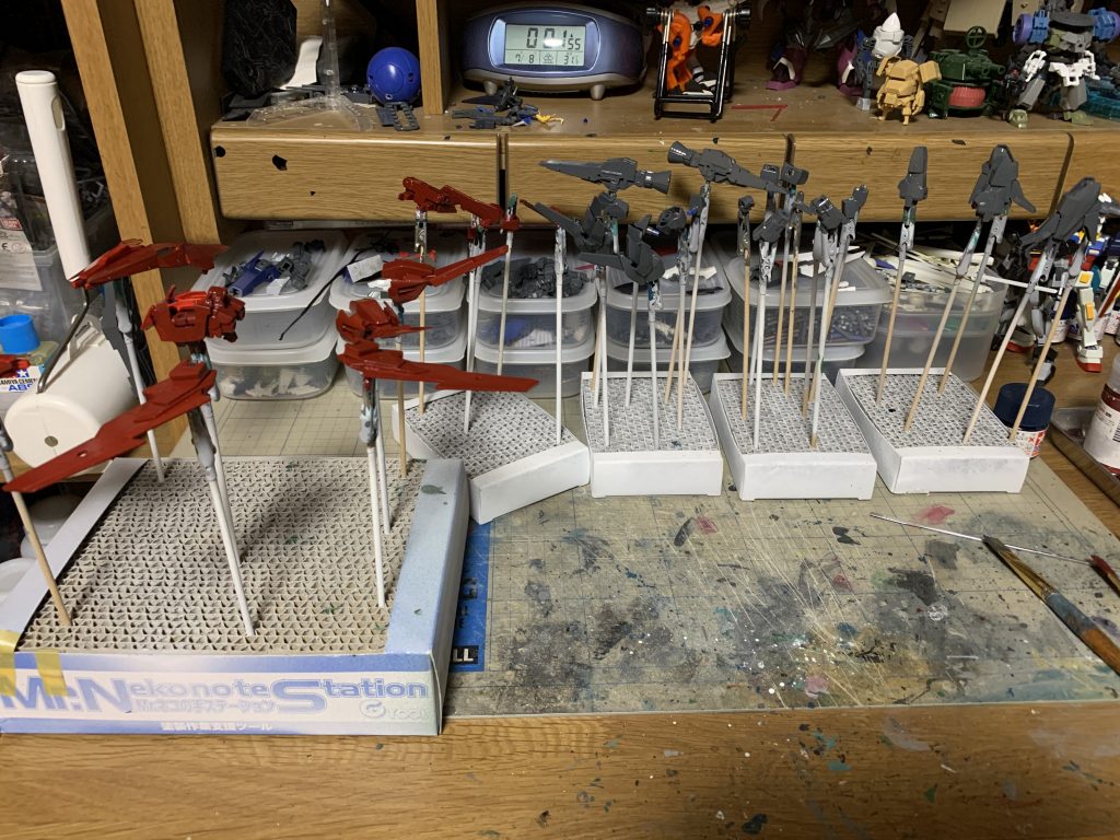 塗装の前にパーツ洗浄もしないしサフも吹かないから塗料の乗りが悪くて苦戦しましたが、どうにか完成いたしました(手抜きだから仕方ない)。