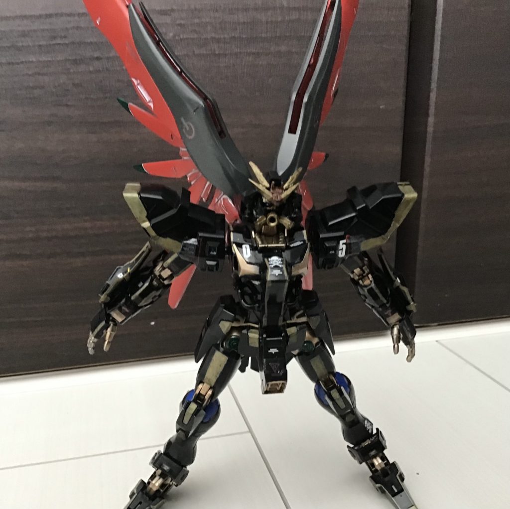 後ろにも動きますもはやガンダムが素体とはわかりにくい見た目をしてますねえ？ムーンガンダムだって元はガンダムじゃないからガンダムじゃ無いって？…俺がガンダムだ(錯乱)大体ね？ツインアイでツノがついてればガンダムなんだよ！！だから、俺たちもガンダムだ！！レイ)ASEMは既に錯乱している！！