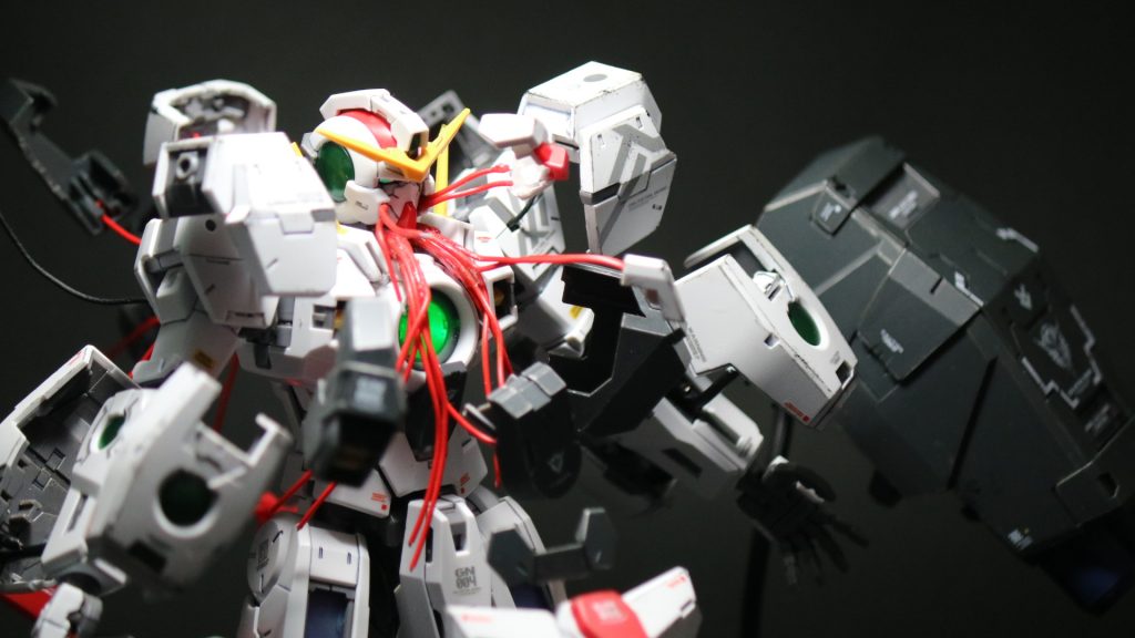 ナドレの特徴とも言えるGN粒子供給ケーブルは自作し装甲を浮かせるように再現してます