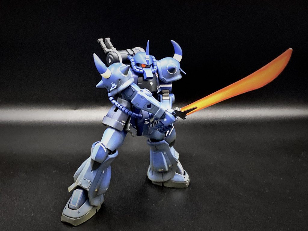 シールドを捨てガンダムと対峙するイメージで。その内、オリジン版ガンダム辺りと実際に対峙させて撮影したいですね。