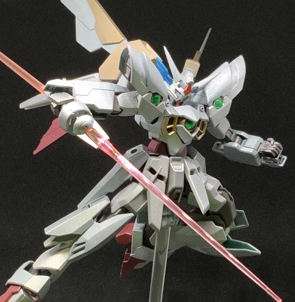 ビームレイピアⅡ少し加工してビーム刃が長いものが付くようにし、柄の先にもビーム刃がつくようにしました