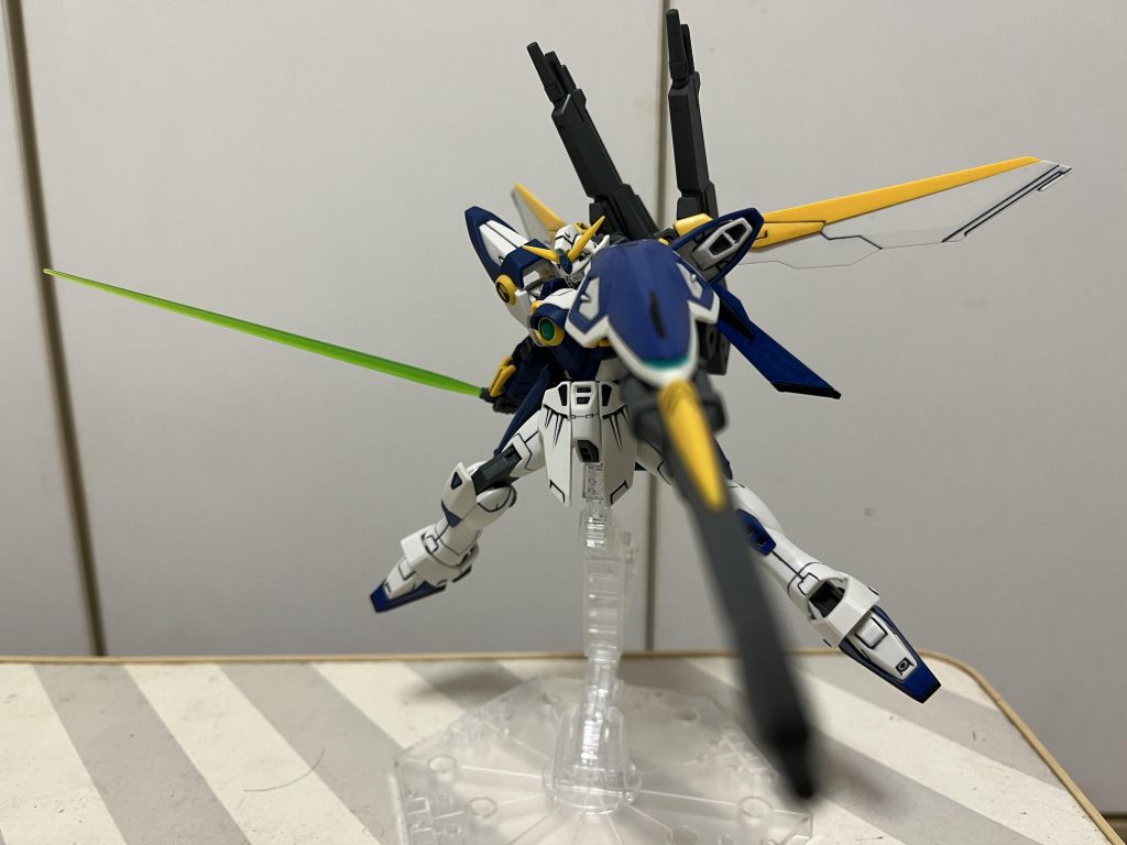 MS形態でのシールドに接続したバスターライフルの射撃ポーズ、もっと流行れ!劇中で一度もなかったけど、普通に構えるよりこっちの方が好きやねん、、