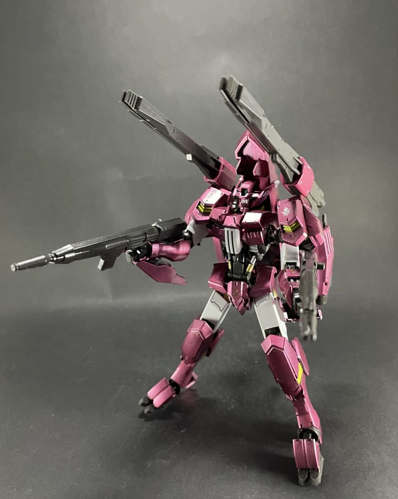 パイロットのシノの性格的に派手なのが好きそうなので、派手になるように意識して作りました♪