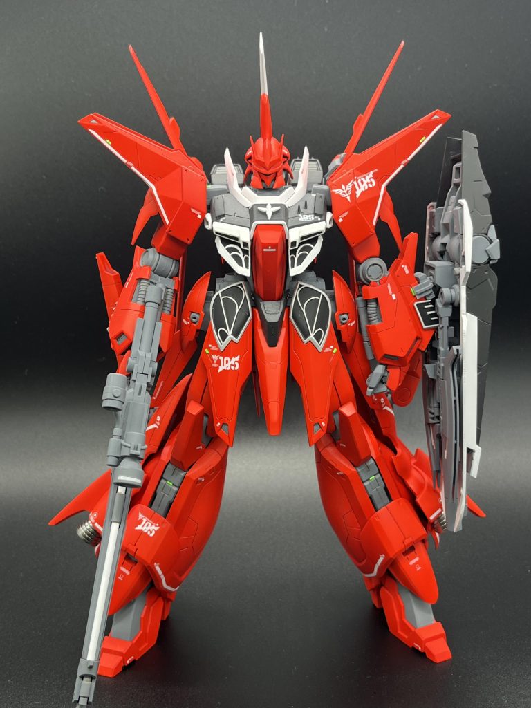 頭を前後に延長、バックパックの位置を調整、脚の延長、シールドの形状変更などなど行いました。