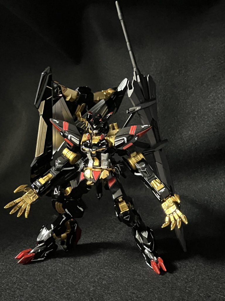 立ち姿⑤続いて黒へ。こちらも、手足が揃うことで真の姿に。余分なものが無くなったことにより、凶暴さ禍々しさが増すイメージです。