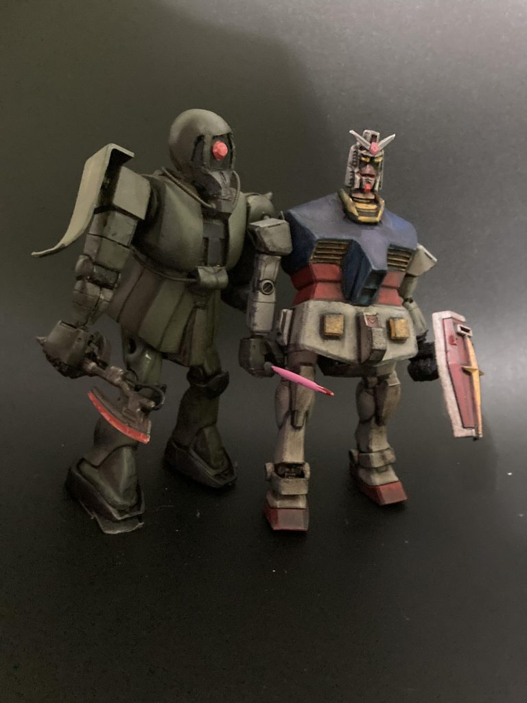 やり過ぎなザク&ガンダムなりましたが、旧キット筆塗り製作はやっぱり楽しいです^ ^