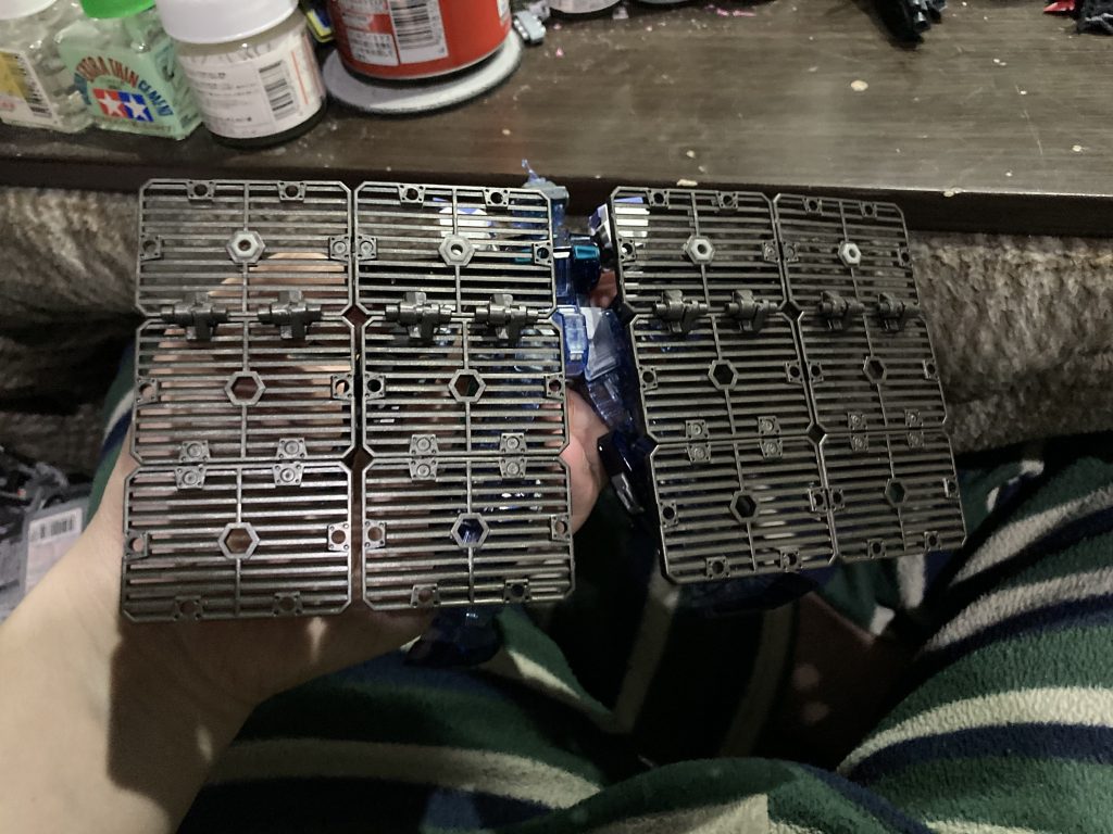 最初期はバリケードを4枚装備して完全なディフェンス型でしたしかしこれでは壁と何ら変わらず邪魔になるだろうと考えた結果ボツに