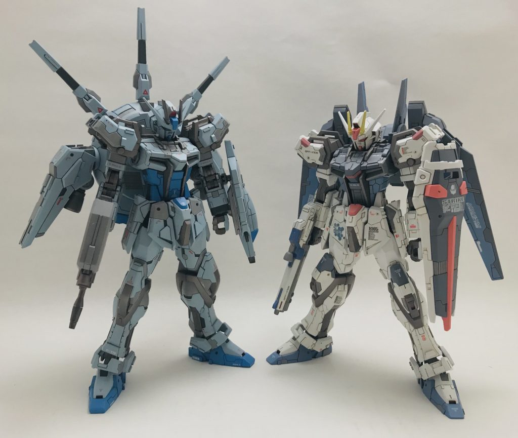 そういえばストライク二体目だったので並べてみました。自分で言うのも忍びないですが、一応モデラーとしてちょっとは成長してるみたいでよかったです笑 あと、急に白背景になったのは画角の関係です。ちなみに汎用以外のデカールはMGプロヴィデンスの特別版的なやつに入っていたのを使いました。超便利です。