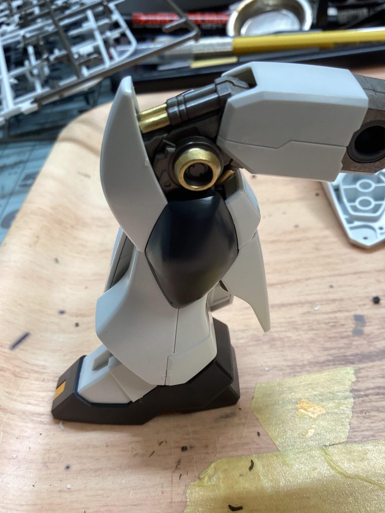 見えないけど膝のシリンダーもゴールド。