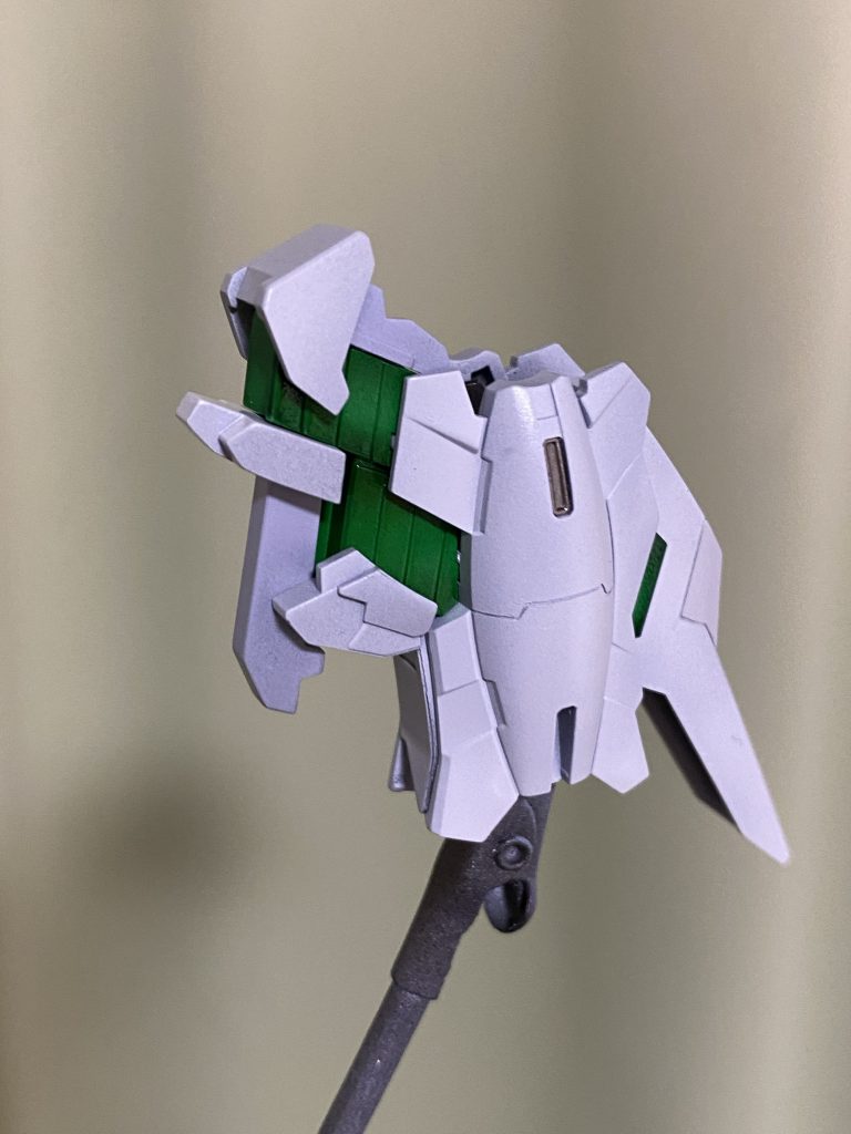 クリアコート前です。追加のスジ彫や塗り分けが集中するパーツ。画期的に腕前が上がった会心の出来にウットリの１枚だったようですw