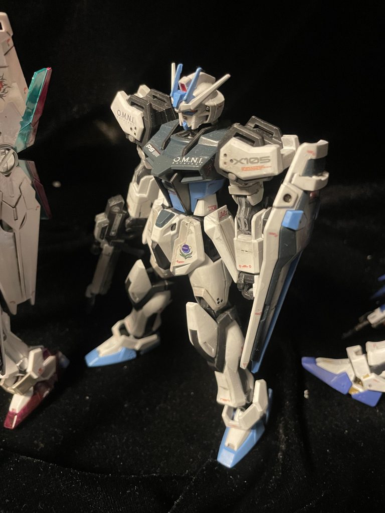 一作目、『ストライクブルージュ』。ブルージュになったかどうか、調色の時点で怪しかったですが、なんかいい感じになったのでよしとしました。