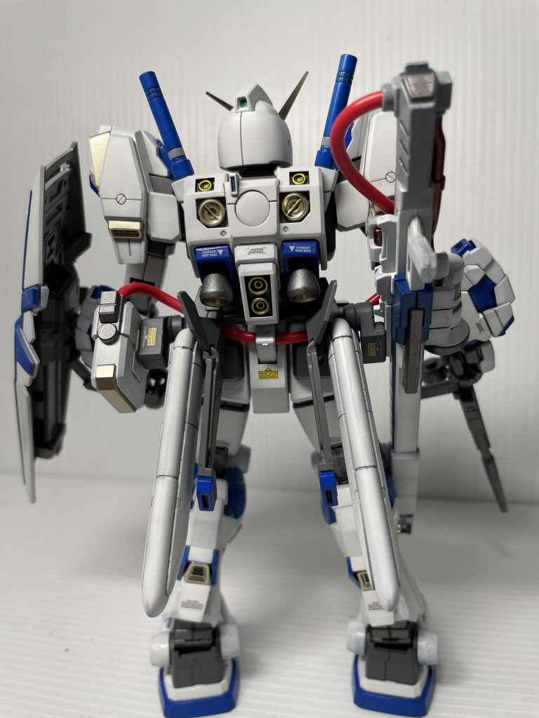 ＲＸ78-2ガンダムを基本としてプロペラントタンクや肩部に増設するコンポジットタンクユニットを施す事で空間戦闘時の機動力を40%程度上昇させている。