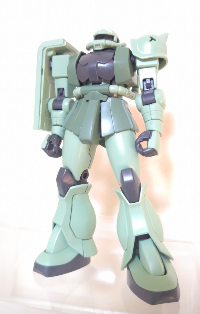 ベースのリヴァイブ版ザクⅡマッシブ化の練習をしたかったので敢えてスマートなリヴァイブ版を使いました。