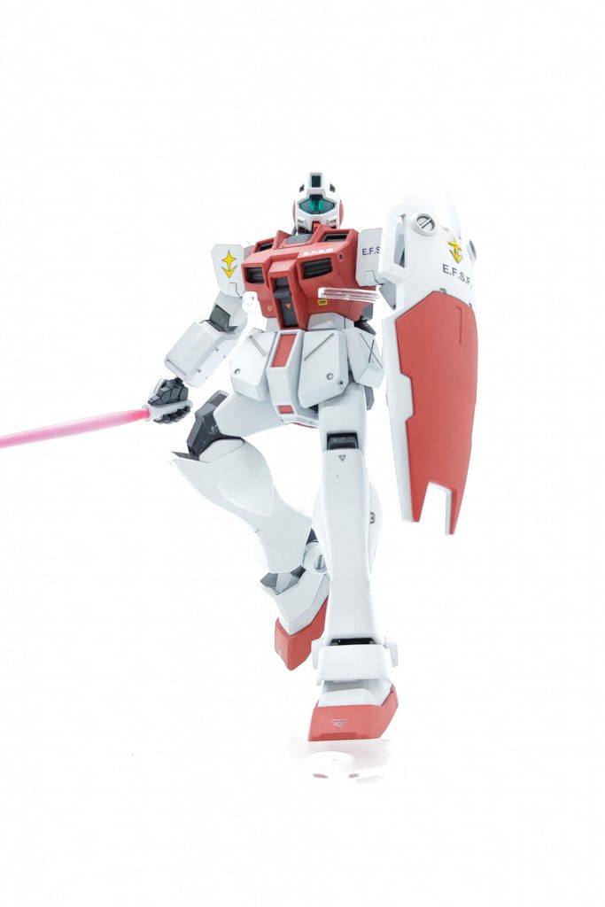 ディスプレイスタンド用のはめ込み口もないので、ポージングにショウシ苦労します。とは言え、シンプルなので楽しんで作れました。