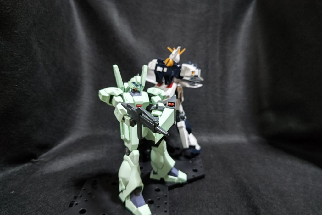 νガンダム(EG）と警戒中