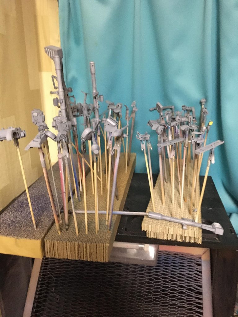 グレーだけでこれだけあります。HGと言うよりはMGに近いですな。
