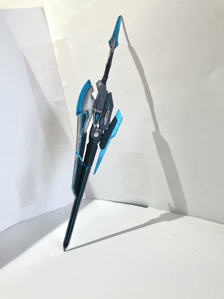 イメージはSFっぽい大剣でゼイドラソード+マーズフォーの剣をベースに作成しています。色は機体色と同様にFGOのモルガン、形状は仮面ライダーエグゼイドのガシャコンキースラッシャーを参考にしました。
