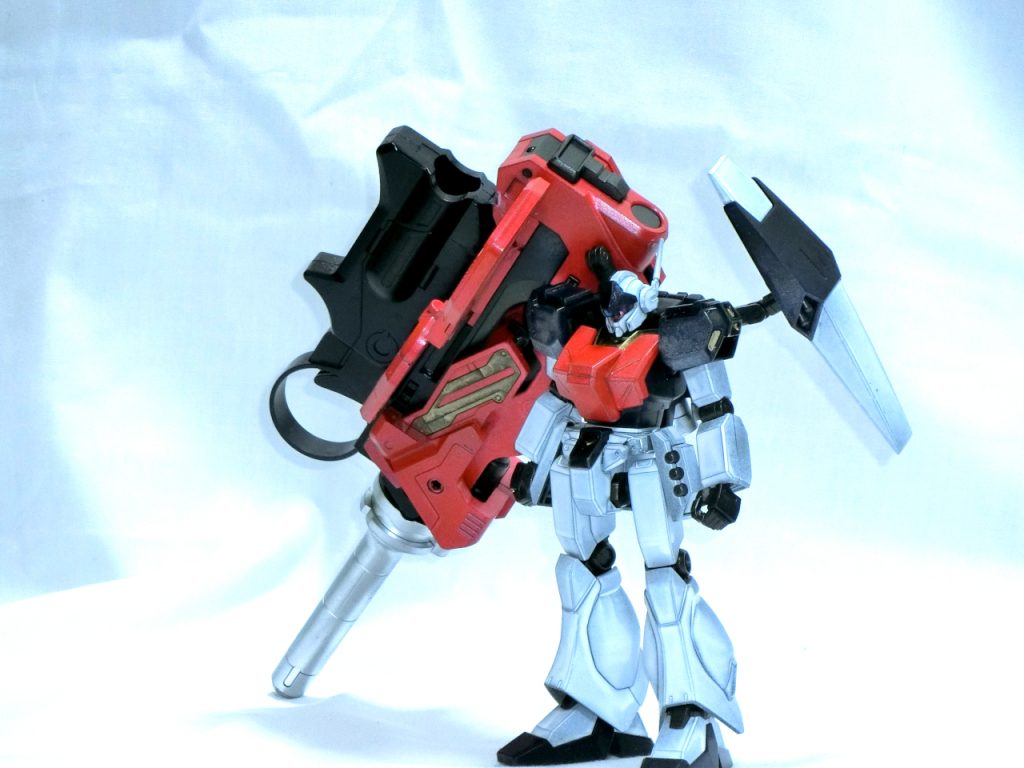 　ジェガンをベースに大型火器兼SFSユニットを搭載した機体。