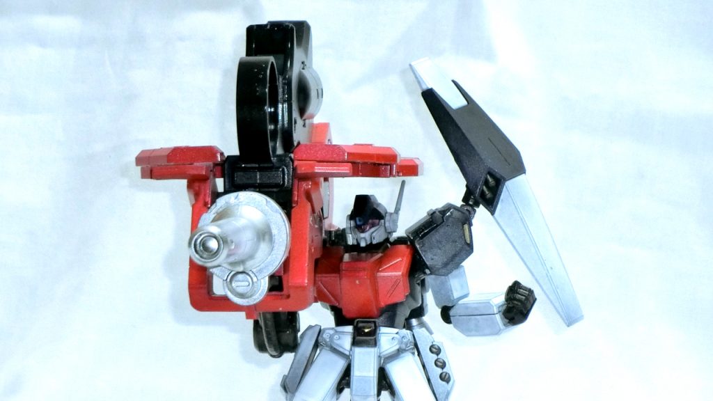 　突っ込んだ腕を前腕ジョイントでキャノンに固定できるようにしています。