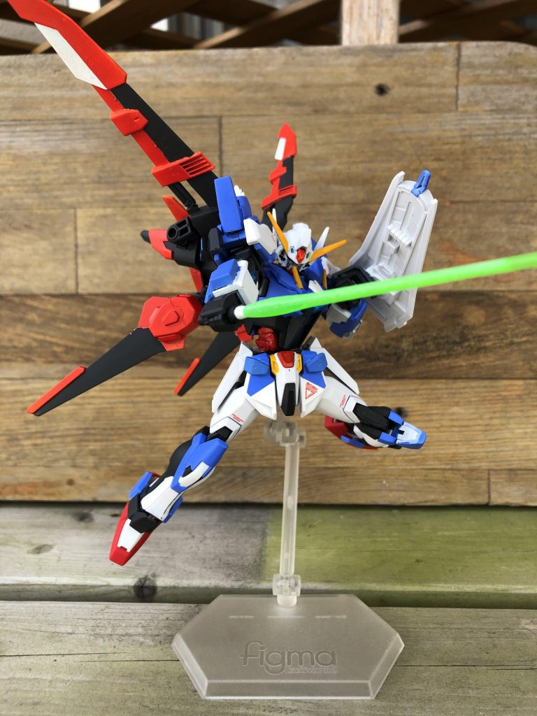 装備はビールライフル、シールド、ビームバルカン、アーマーシュナイダー、バックパックにビームサーベル、そして......