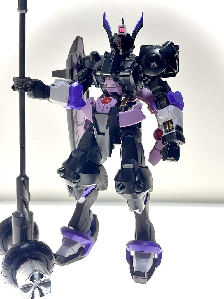 ◆なるべくアスタロトオリジンの部分を使わないよう、付け替え、あるいは削って接着して見た目を変えるようにしてみたけど、ボクの腕前ではコレが限界でした。「装甲のほとんどを失った理由」を表現したかったのと、ハンマーでセグウェイを作りたかったのが今回の工作の理由。◆序列47番目の悪魔ウヴァル。「ヒトコブラクダの姿」「女性の愛」「敵味方の友情」などのキーワードから「誘引電波の発信機」「囮」「その結末」などの機能を発想した。