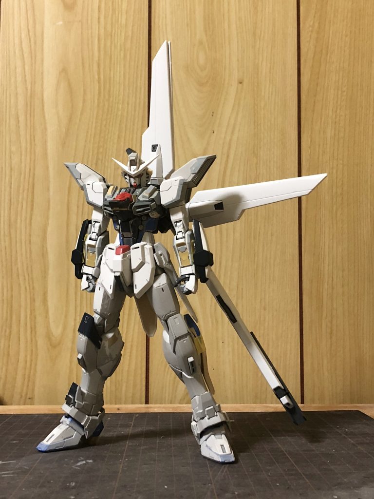 ここでだいたいのシルエットは出来ました肩は流用し、下と横に3mmずつ延長して大きさを整えてます