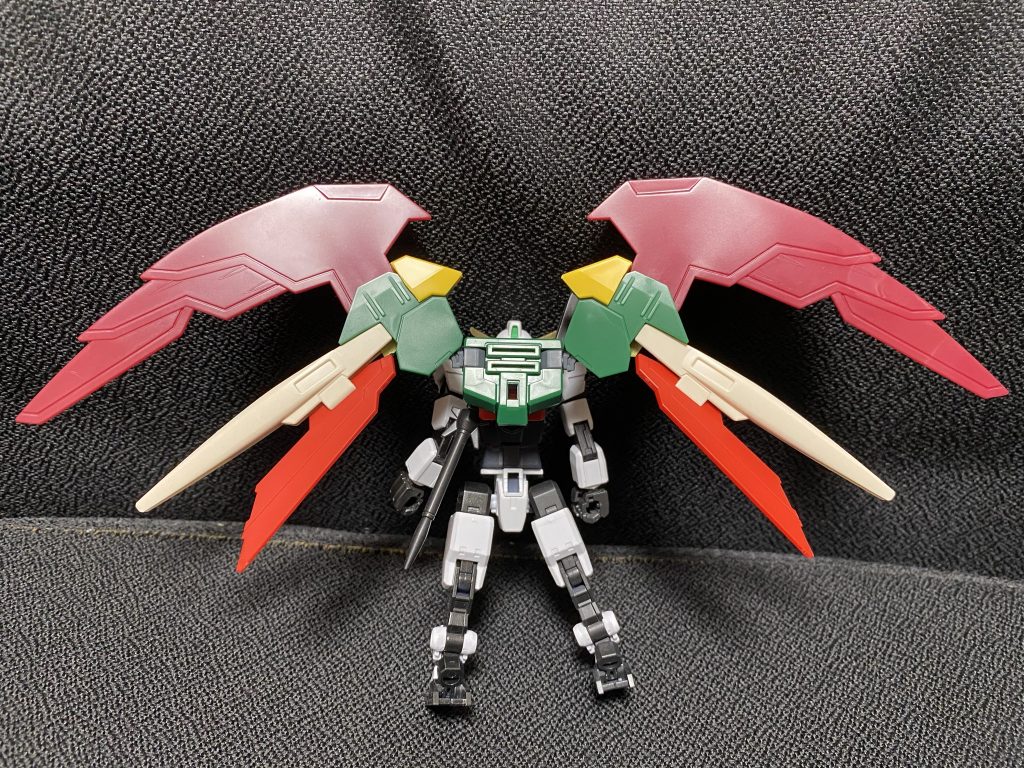 バックパックにはリナーシタを使用そのため、ユニット形態の時にヒートロッドを尻尾のようにマウントできるようになります