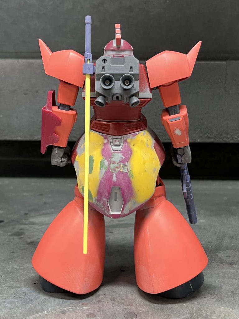 胴体は後部に楔形にプラ板をかませて、S字立ちがキマるように改造。リアスカートはマリーネのものを無理やりつけました。ランドセルはイェーガーのもの?だと思います。