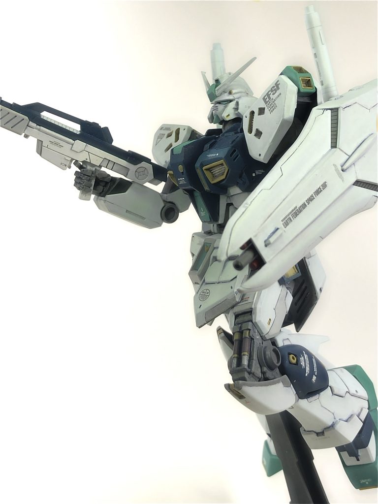 塗装は全てアクリジョンを使用したので、だいぶエッジが死んでいますが、色合い的には満足しています。塗装ブース解禁したいけど、まだ先延ばしになりそうです。暑くて