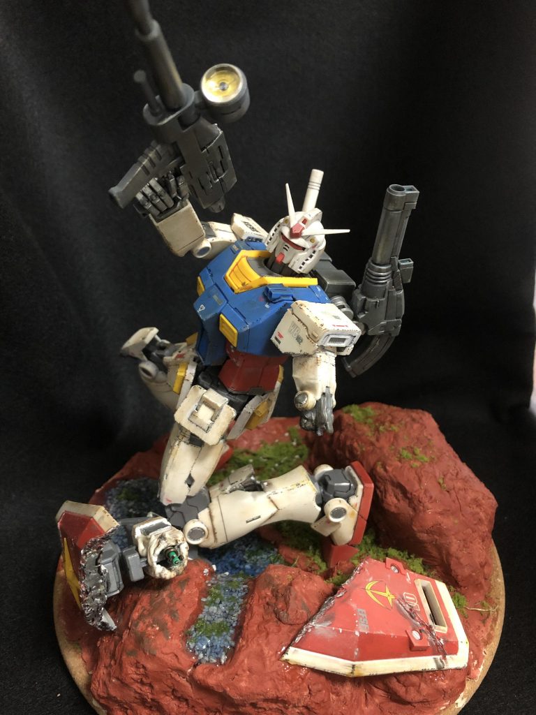 別アングルからの1枚。切断された腕にワイヤーを接着して内部配線のように見せて少しディテールアップしてみました。