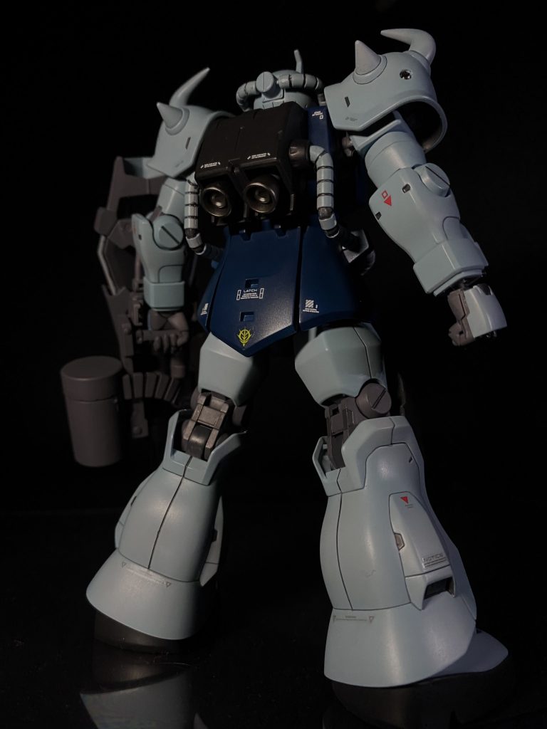 バックショット。目立つ合わせ目はかかと付近やら肩アーマは消しました。