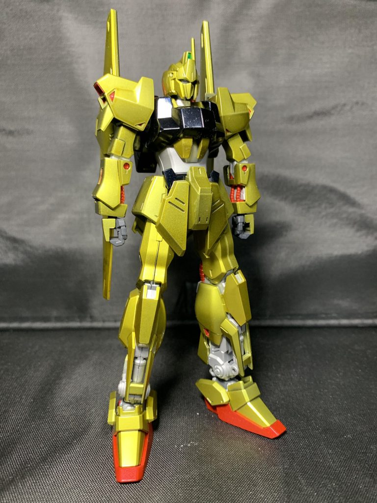 やはり百式と言えばキラキラ装甲ですよねー。デスサイズの時以来にコンパウンドで磨きを入れました。金メッキ　黒光沢→ブライトシルバー→調色イエロークリア→コンパウンド細め→調色金クリア→コンパウンド仕上げ→光沢クリアコンパウンドでの磨き洗浄後の乾燥は長かった…