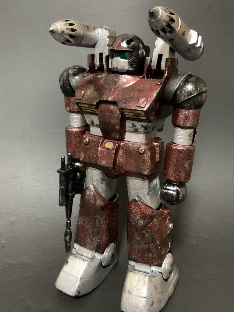 いつもはスプレー缶ですが今回は全身筆塗り。 