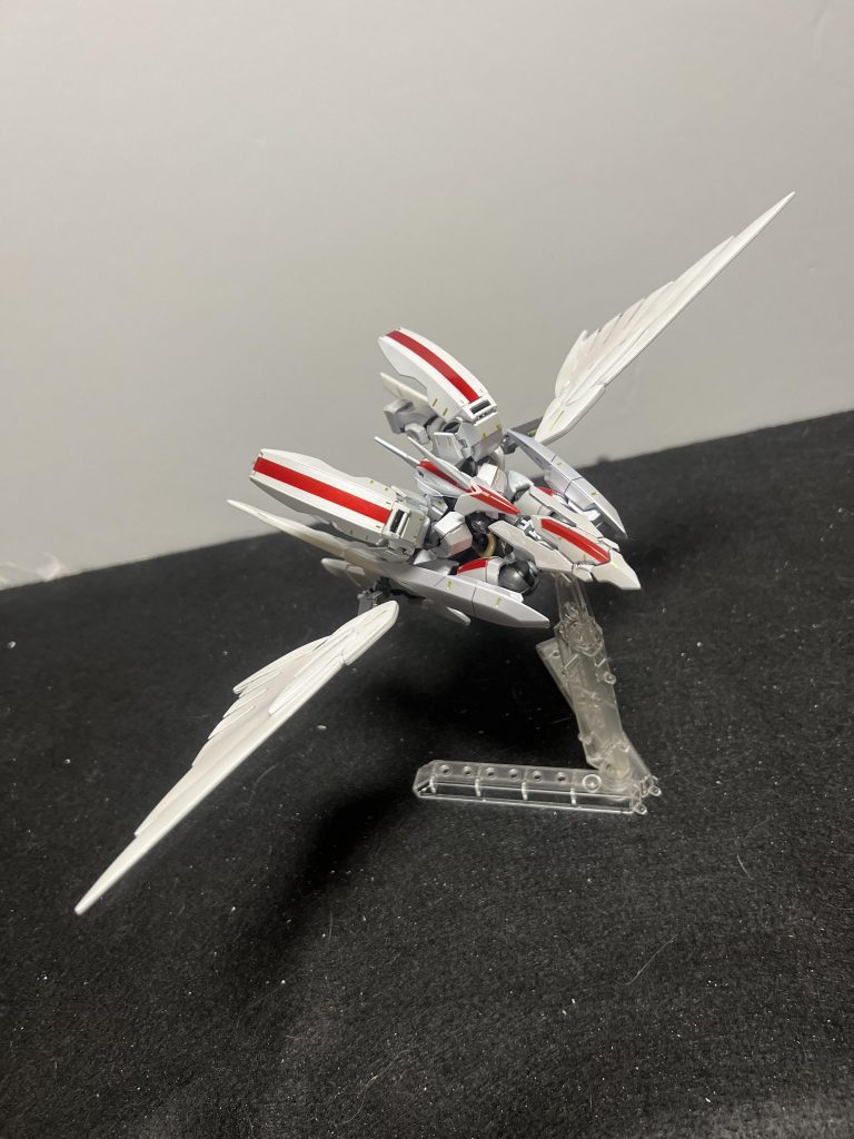 羽根は可変翼でブースターも展開！高機動戦闘可能です。