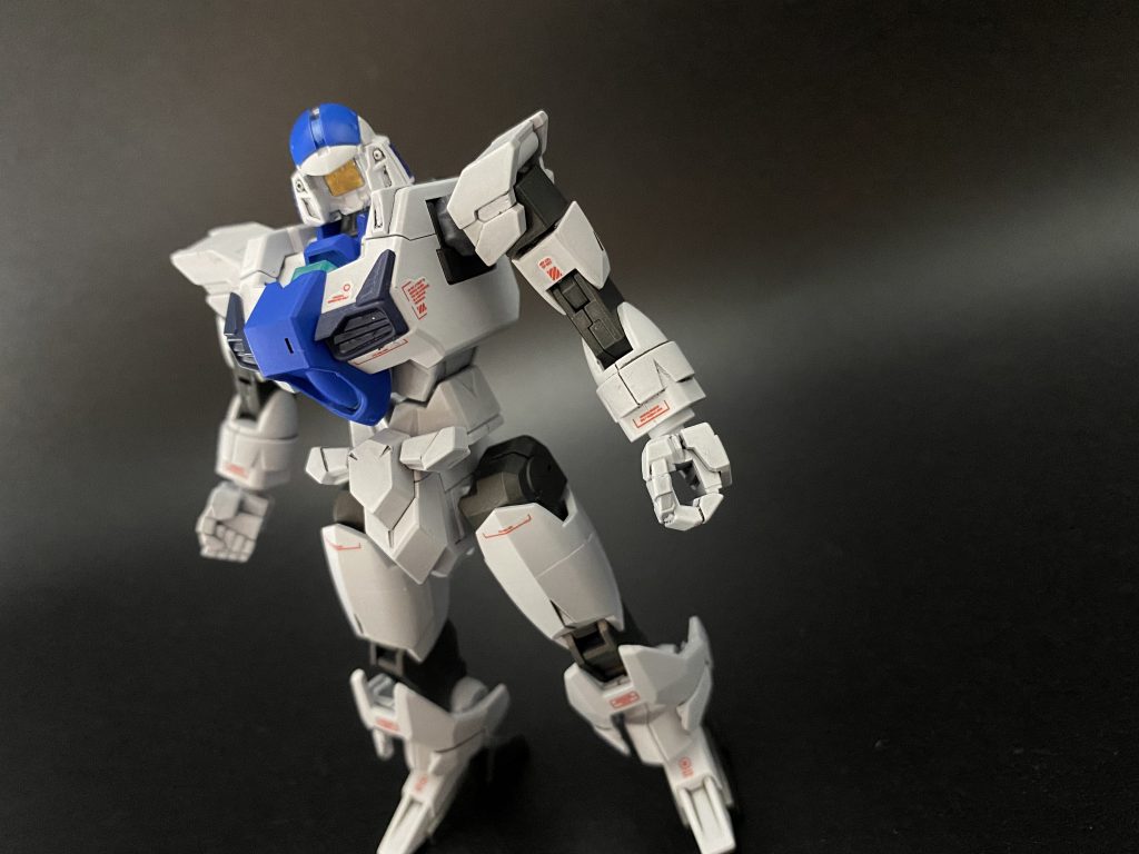 まずはリーオーコアALSアルスコアをベースに、リーオーに見えるように胸部アーマーはあえてフェイクニューをつけっぱなしにして、マッシブに見えるようにしています。