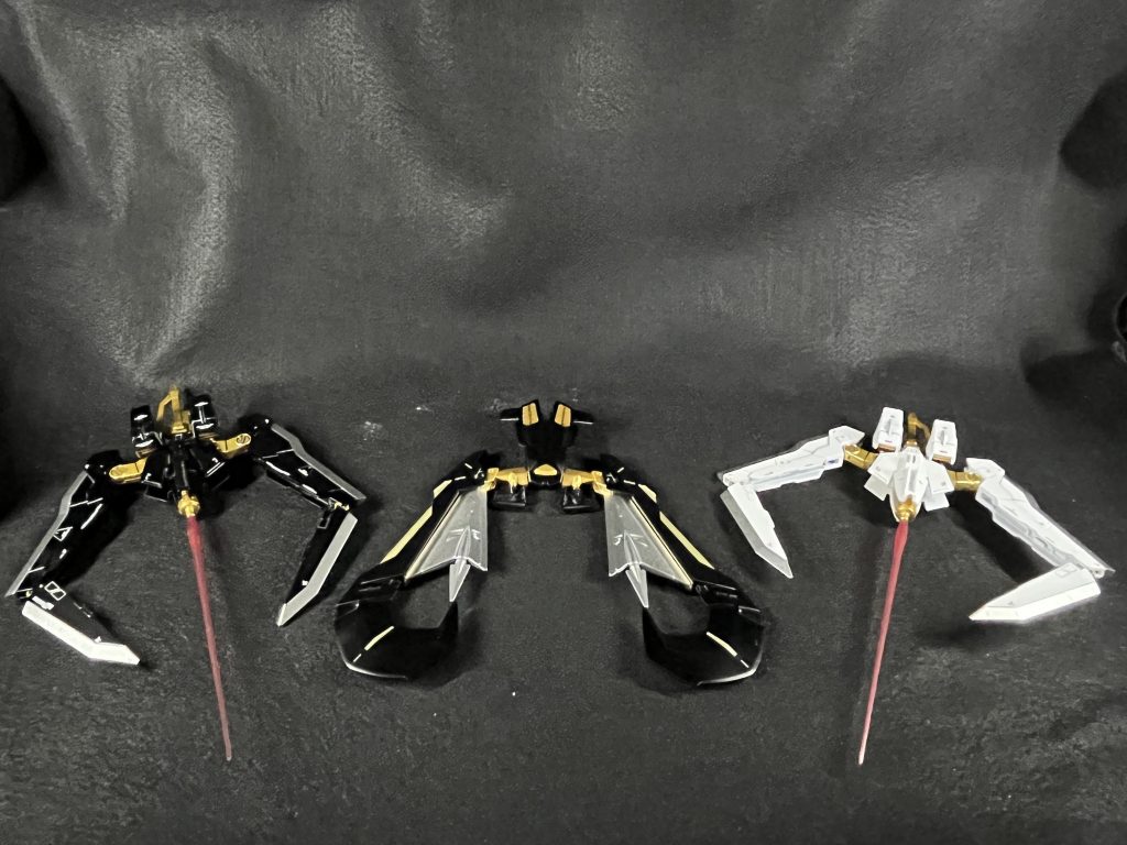 で、ちょうど挟む形が取れるようだったので、ゴールドフレーム天といえばのギミックも取り入れました。挟んで腹を貫きましょう。と、長々と書いてきましたが、今作はここまでとなります。本当の意味での改造オリジナル機は初製作でしたが、正直難しい点が多々ありました。また、未熟さ故にクオリティも低いものとなってしまい、イメージを形に出来た満足感と共に反省も多い作品となりました。これから先も改造機を作るかは分かりませんが、何にせよ今回の事を教訓にこれからも作っていきたいと思います。ここまでご覧いただきありがとうございました。よろしければ、コメント等いただけると非常に嬉しいです!ヽ(´▽`)/また、質問等もありましたら、お気軽に聞いてください。