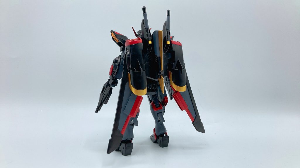 機体配色はガンダムマーカーのブラック、SEEDグレー、ファントムグレー、ロイヤルメタレッド、シャインシルバー、メタリックオレンジ、イエローゴールドそしてツインアイとセンサーに蛍光グリーン、ビームエフェクトに蛍光ピンクを使用しています