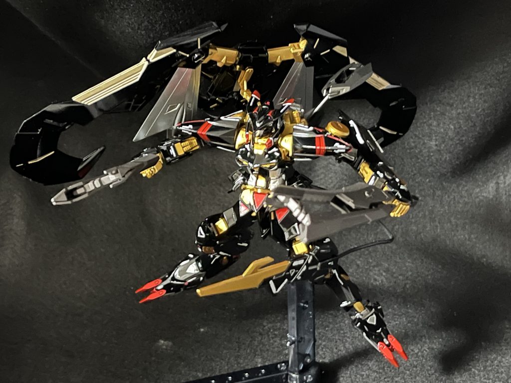 立ち姿⑧武装。槍、対の大剣は白に持っていかれたので、基本的には背中の大剣・尻尾・素手での戦闘です。が、それで充分そう。腕のサブアームも何かに活用出来れば良かったのですが…。天に付属の剣でも持たせましょうかね?