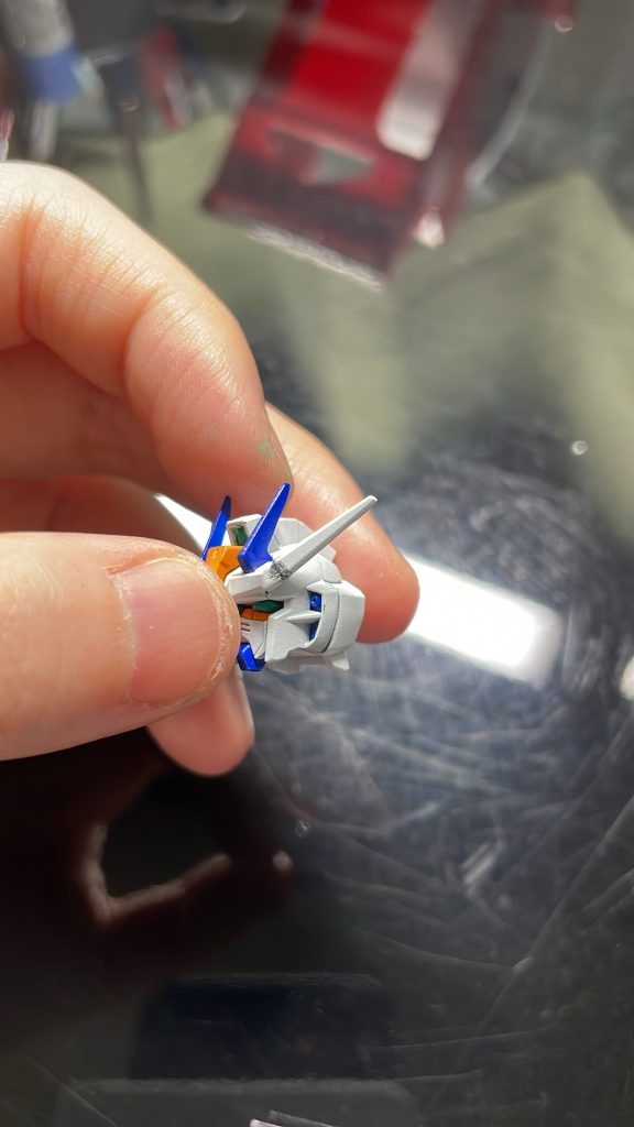 そしてかなりショックを受けた大事件。まさかまさかの角が折れる。かなりショックでしたね...。塗装をパーツ全体に行った為ハマりにくくなり力任せに押し込んだ結果がこれですね…w     気をつけなきゃ