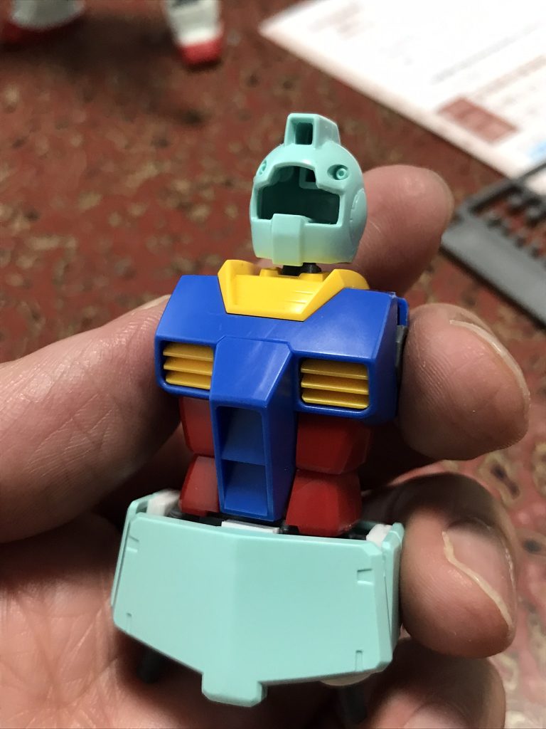 セットして約3ミリ程首を縮めました。 腰回りも擦り合わせながらミキシング。意外に簡単な工作でパチパチハマりました。腰の前アーマーはハメ殺しで動きません。