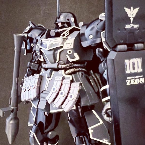 HG ギラ・ズール 親衛隊仕様