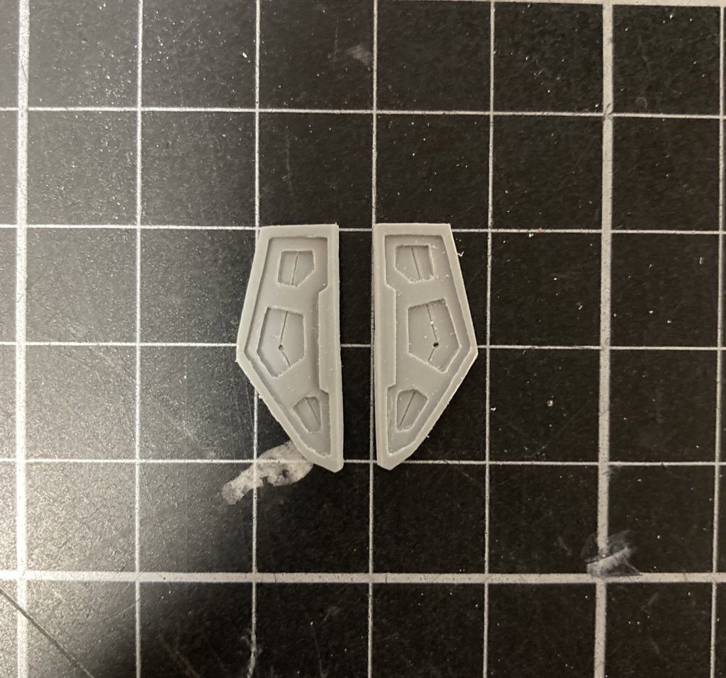 裏打ちはプラ板を用い多層構造にしています。