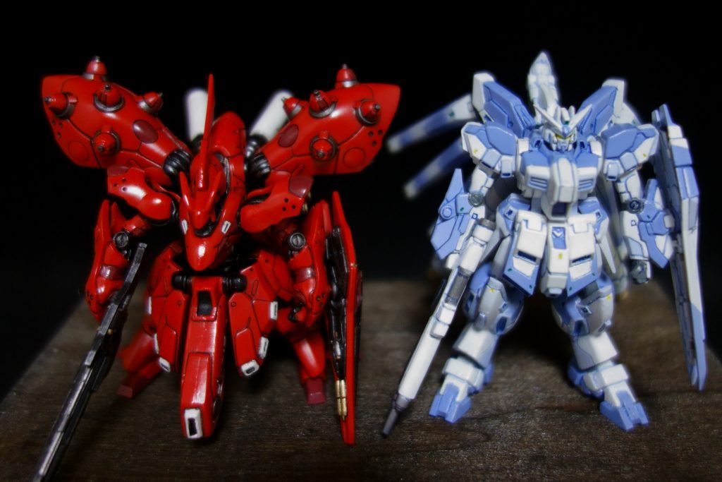 Hi-νは明るくヒーローっぽく、ナイチンゲールは暗く悪役っぽく見える様に狙ってみました。