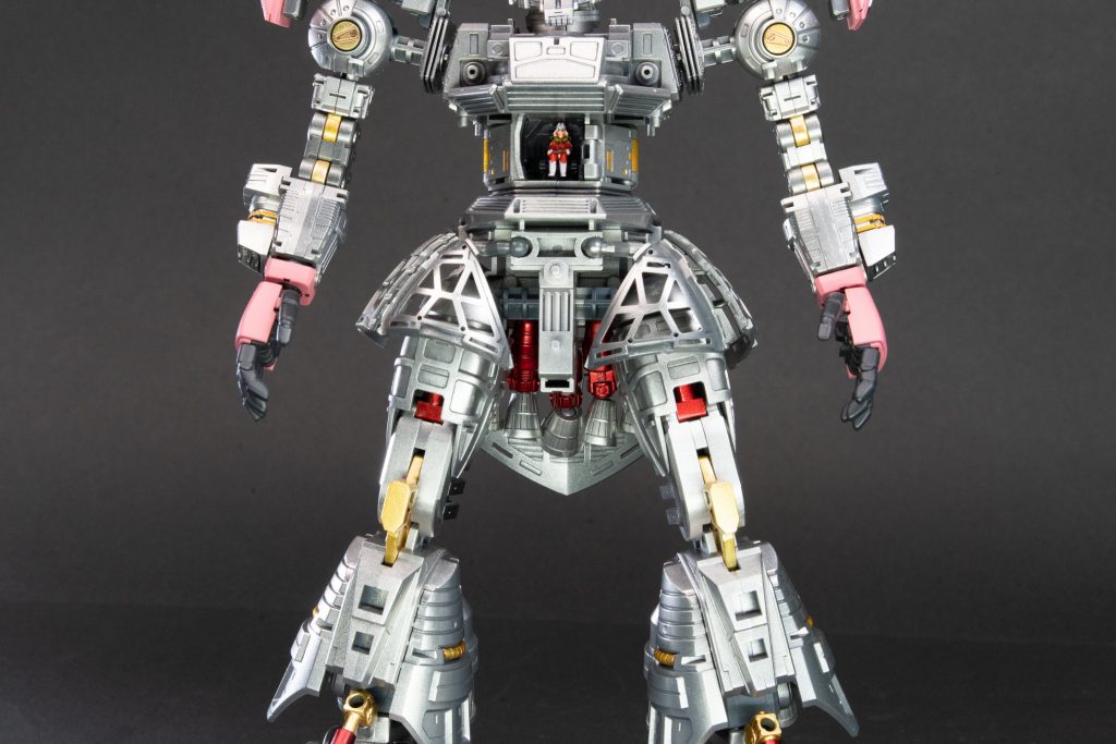 シャア少佐も一応筆塗装。