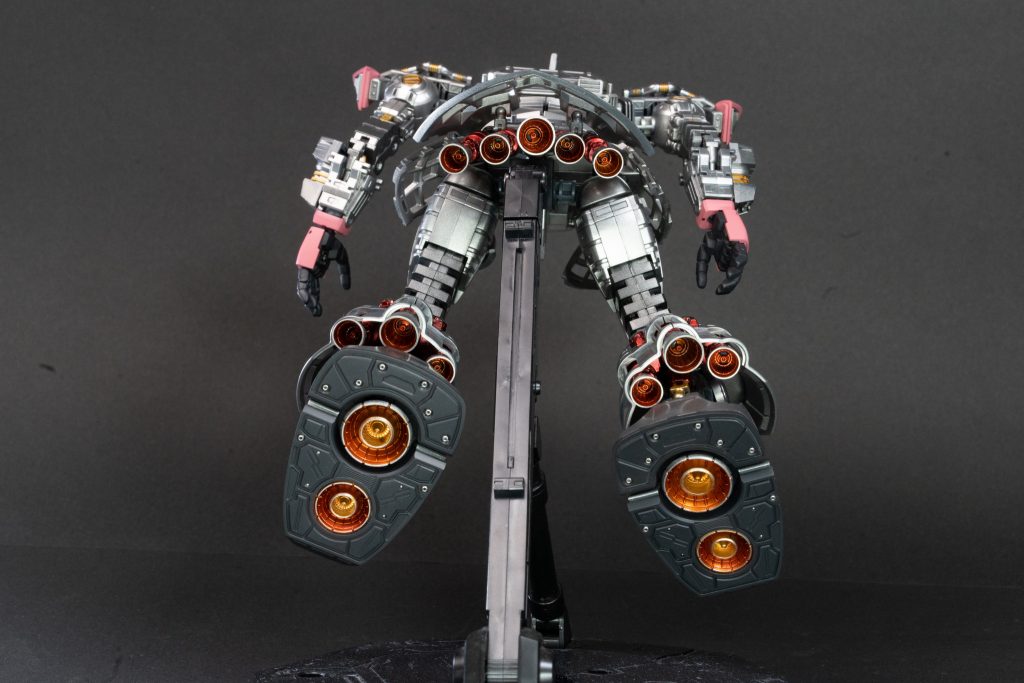 バーニアはスターブライトジュラルミン、中はクリアオレンジ足裏はメタルビーズを追加しました。