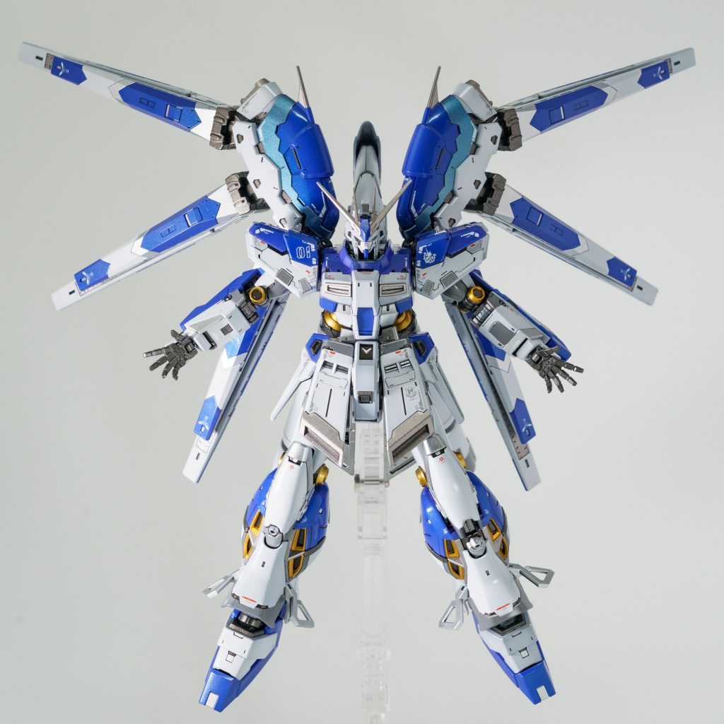 どのガンプラにしようかと事前知識もないまま、近所のおもちゃ屋に行ってみましたがガンプラはほとんど売っていませんでした。ネットで調べてお台場まで買いに行きました。久しぶりのプラモは、色々と物色して目に止まったRG Hi-νガンダムにしました。