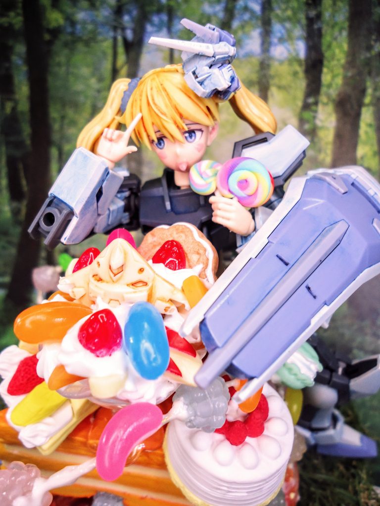 あま〜い上目遣いのストライク娘をセンターにっ!百均のクロワッサンのイミティションを台座にマカロン&ビーンズ、金平糖とチュッパチャプスを空中に浮遊させました(笑)