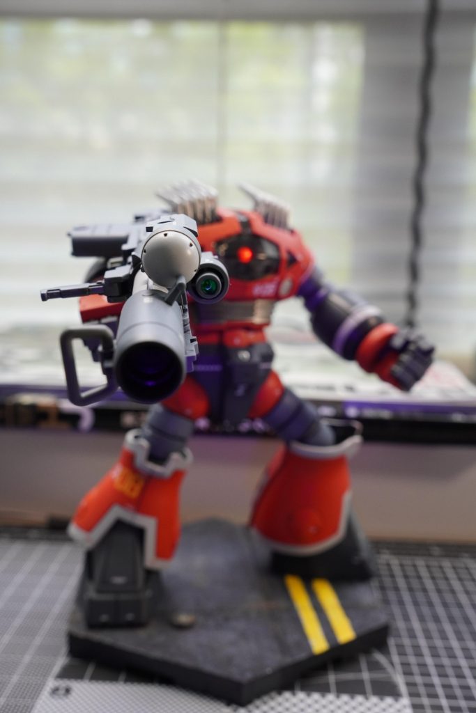 Classic Gouf-Barrel-Gun pose - but in fact holding a Bazooka